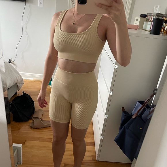 Cream workout set from Amazon - Picture 2 of 6